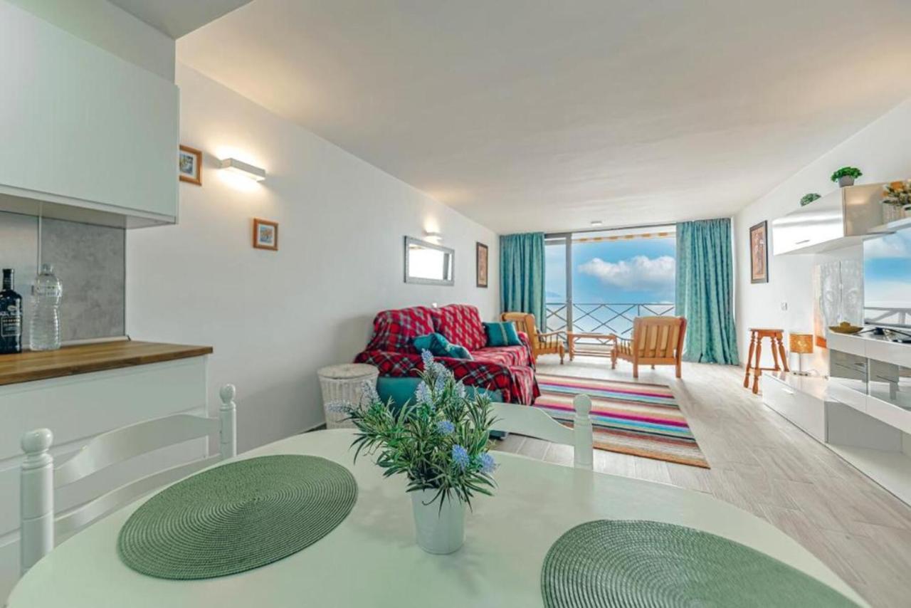 Neptuno Oceanview Suite With Pool And Beach Private Access Puerto de Santiago  Buitenkant foto